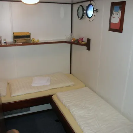 Gretha Van Holland Hotelschiff Mitte *